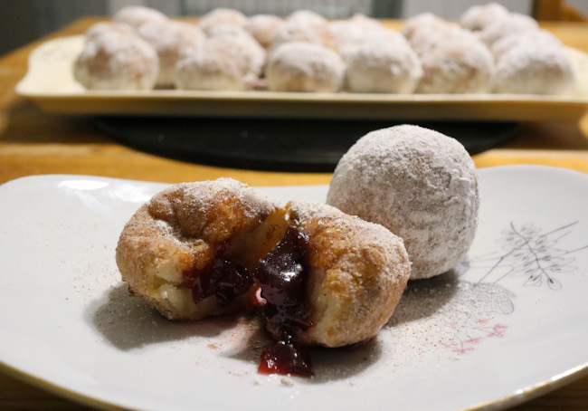 Quark snowball doughnuts